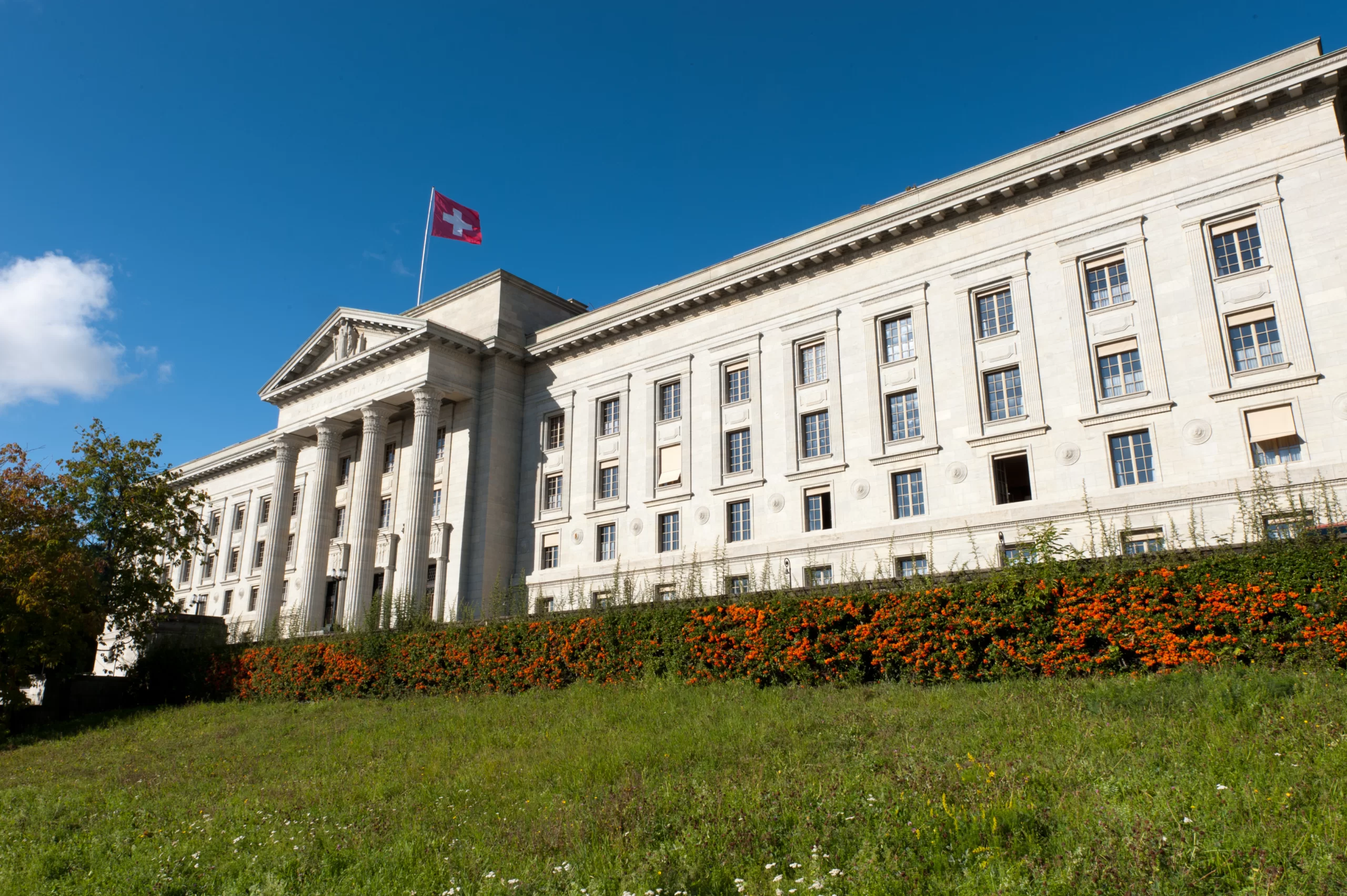 Здание окружного суда в парке Монбенон