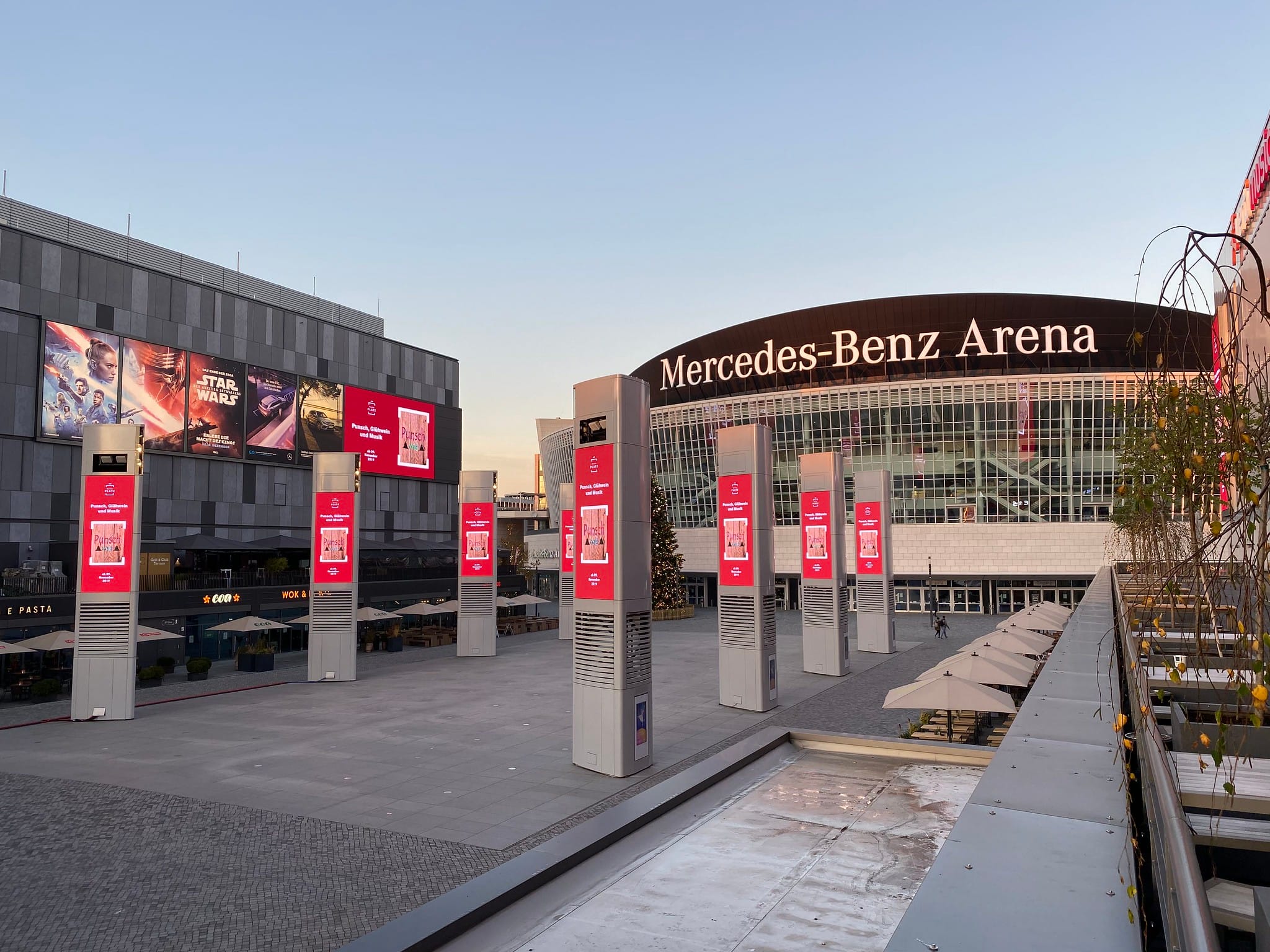 Стадион Mercedes-Benz Arena